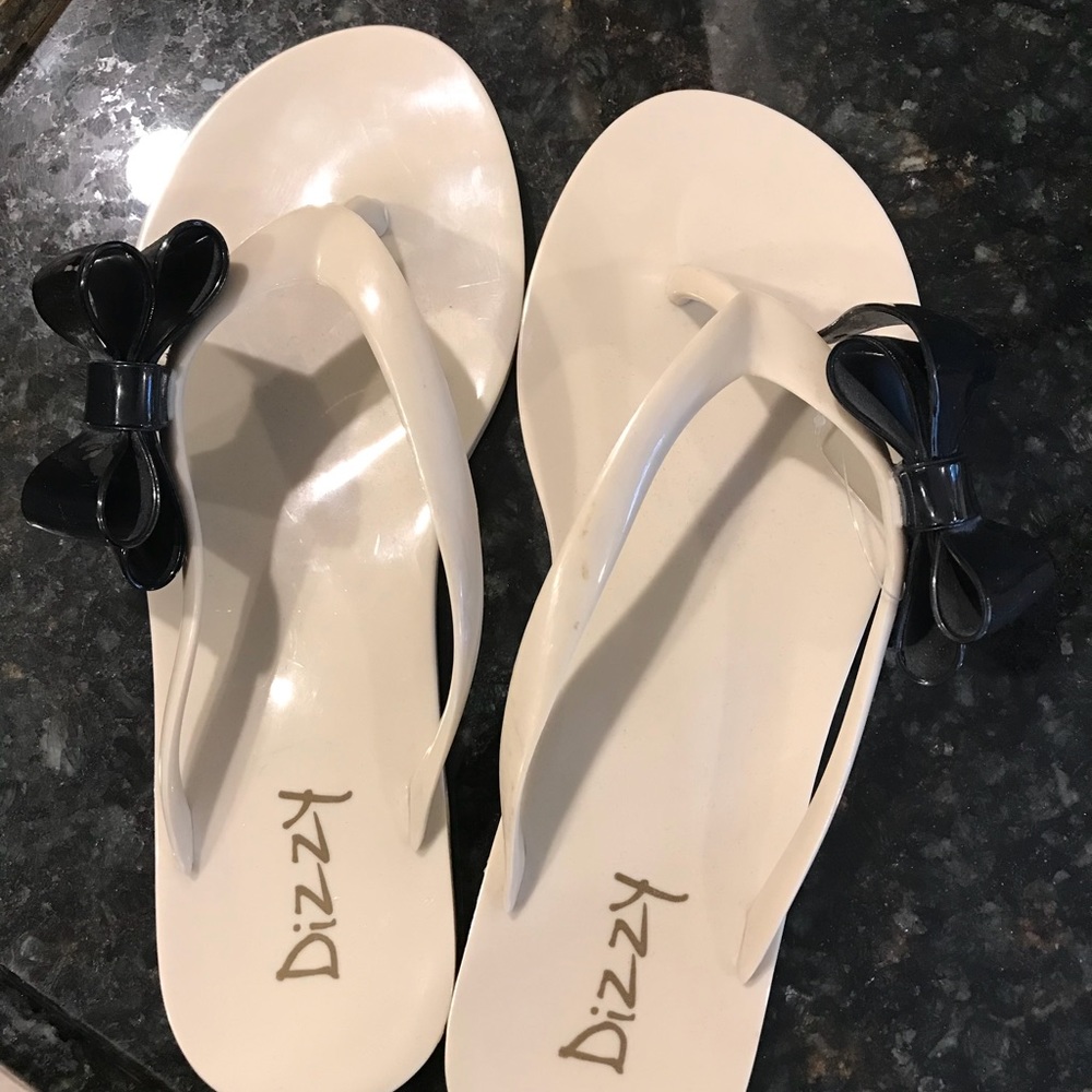DIZZY FLIP FLOPS WITH BLACK BOW